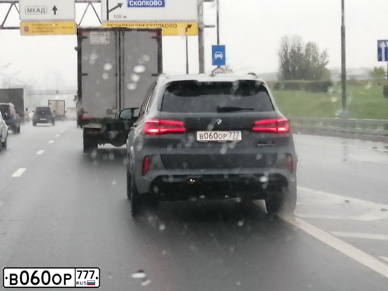 Фото автомобиля VOLKSWAGEN TIGUAN, 2013 — госномер В060ОР777. Цвет: СЕРЕБРИСТЫЙ