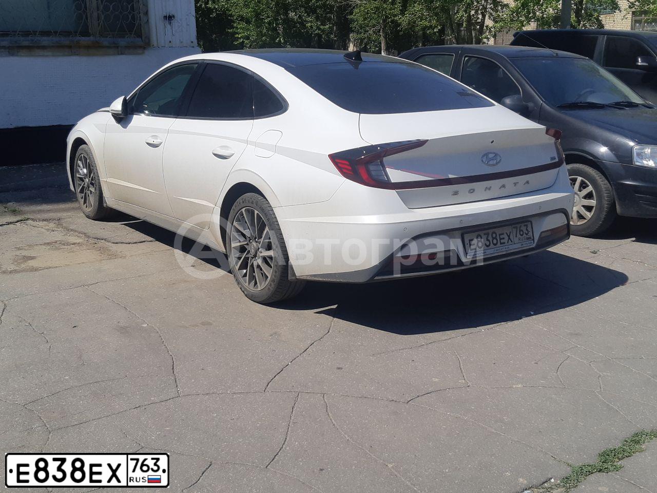 Фото автомобиля HYUNDAI SONATA, 2020 — госномер М657ОТ763. Цвет: Белый