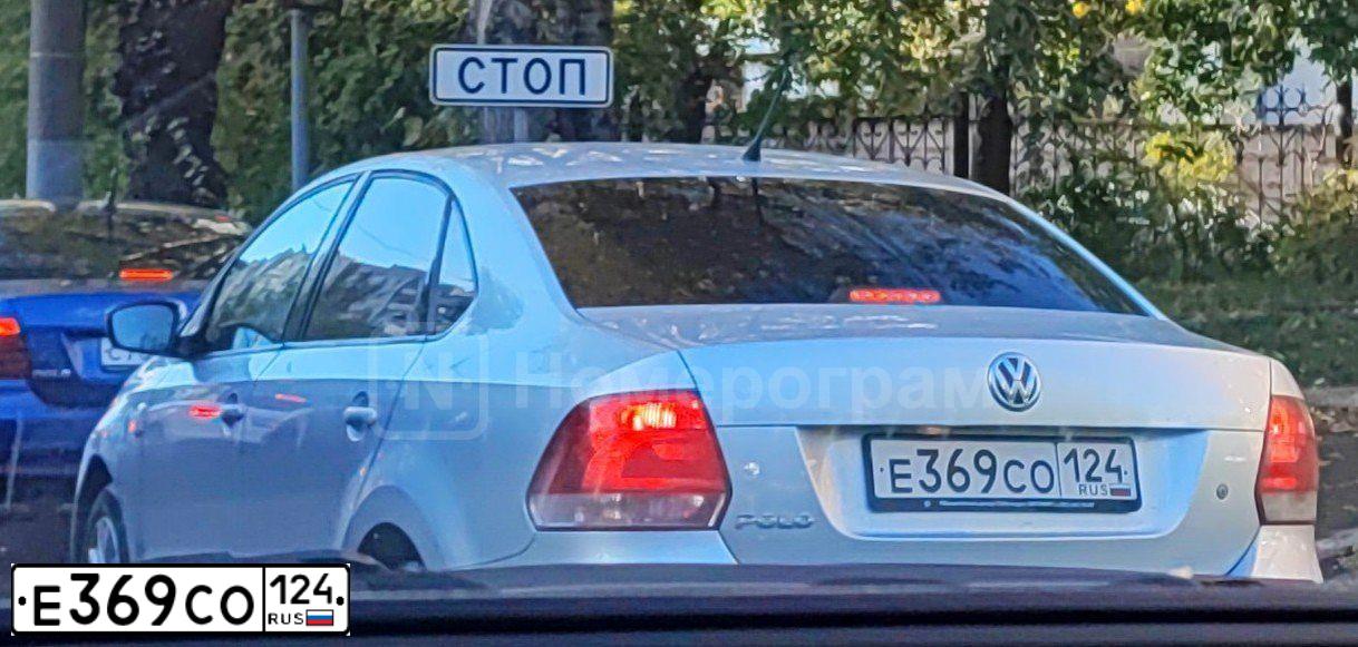 Фото автомобиля VOLKSWAGEN POLO, 2013 — госномер Е369СО124. Цвет: Серебристый