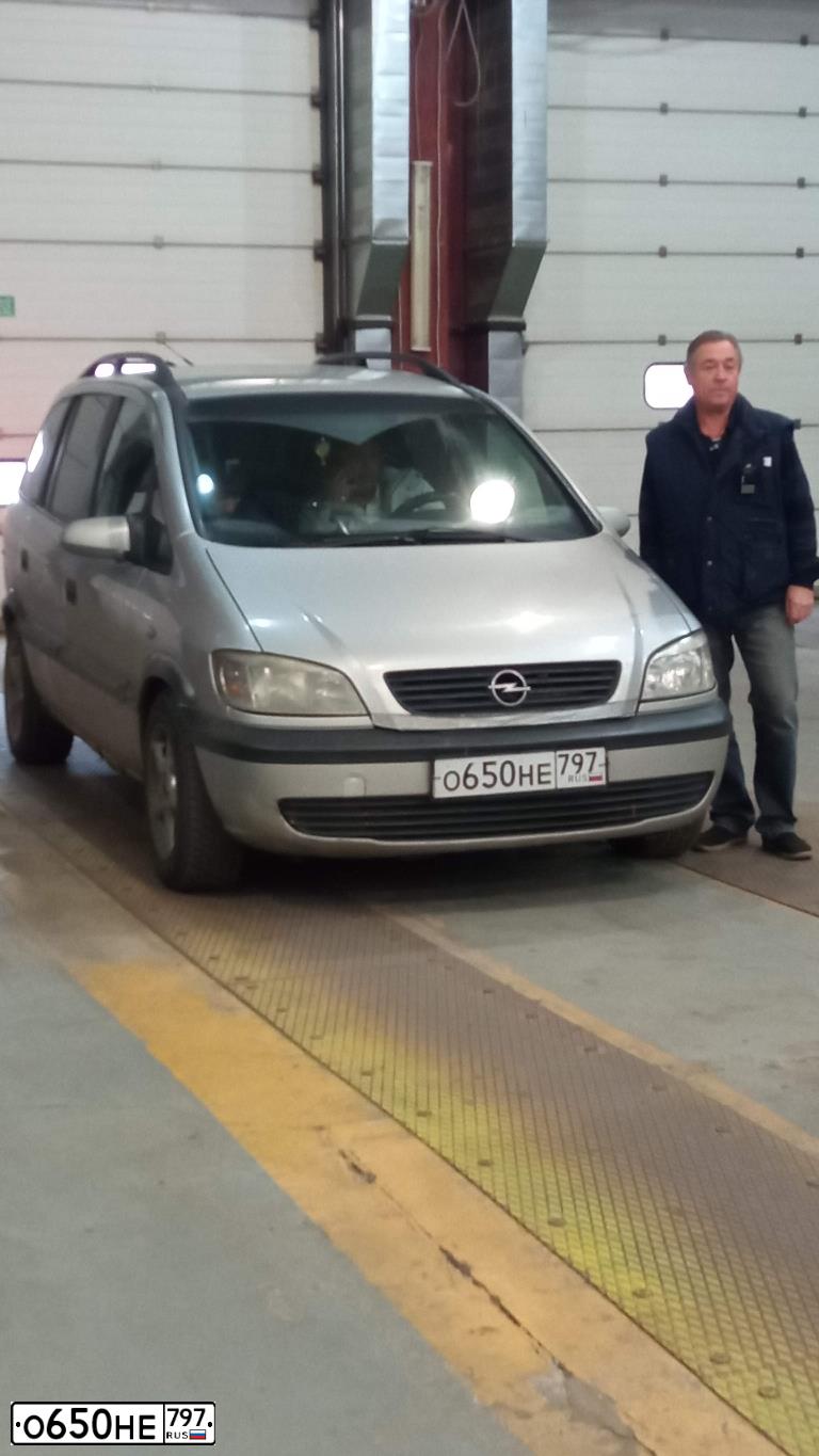Фото автомобиля OPEL ZAFIRA, 2000 — госномер К881УА150. Цвет: БЕЛЫЙ(СЕРЕБРИСТЫЙ