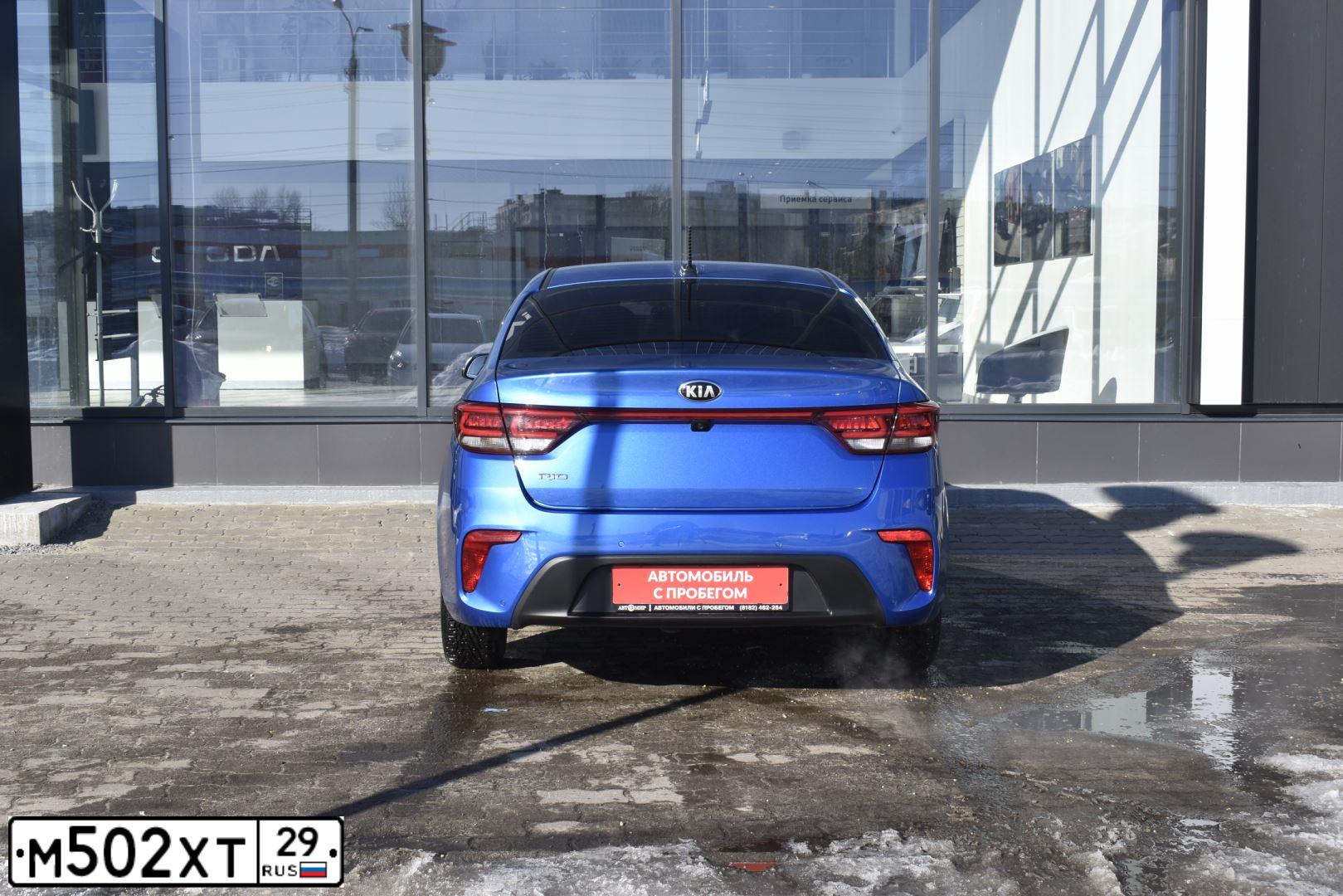 Фото автомобиля KIA RIO, 2020 — госномер О858ТХ29. Цвет: синий