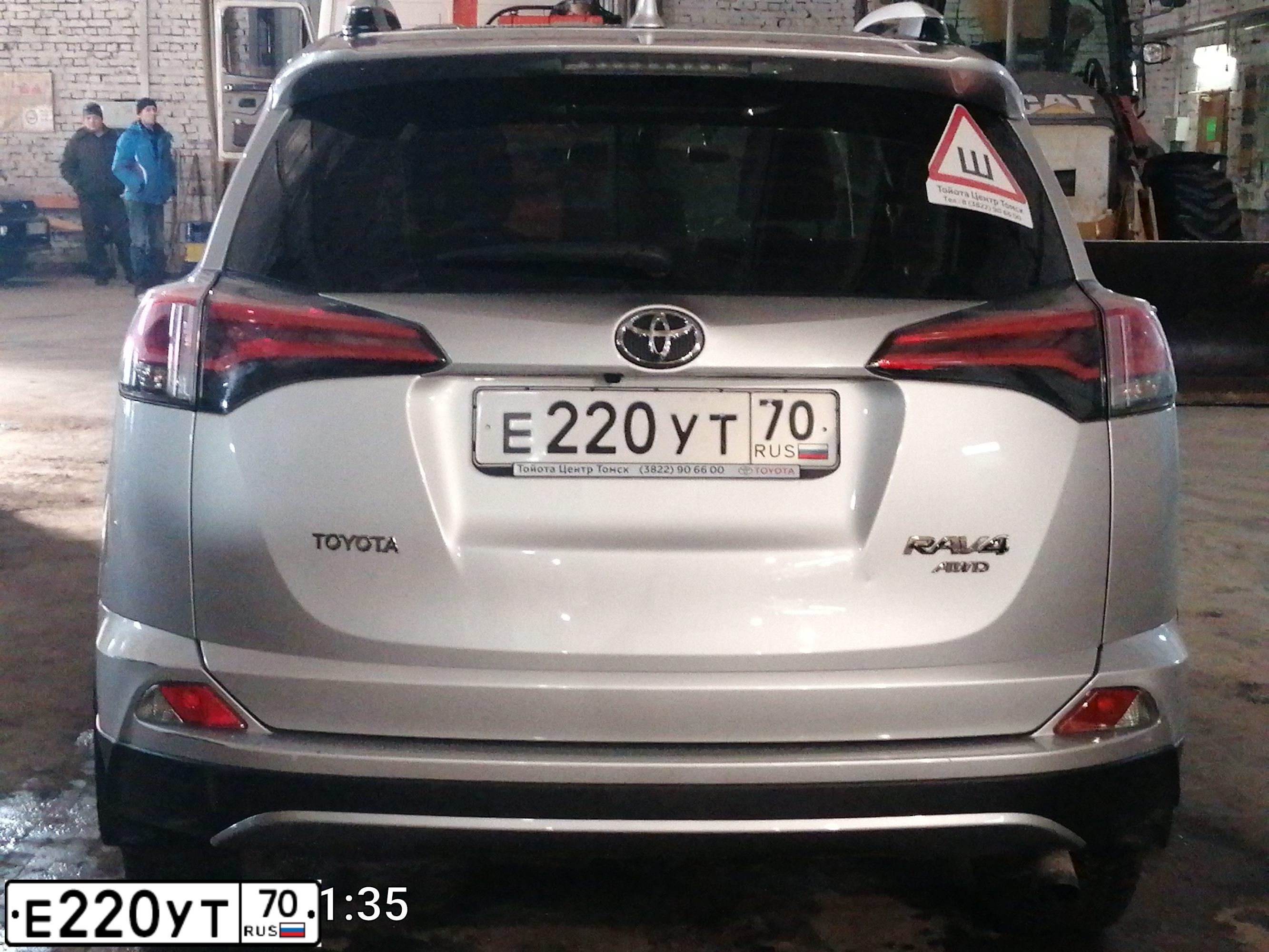 Фото автомобиля TOYOTA RAV4, 2018 — госномер Е220УТ70. Цвет: СЕРЕБРИСТЫЙ МЕТАЛЛИК