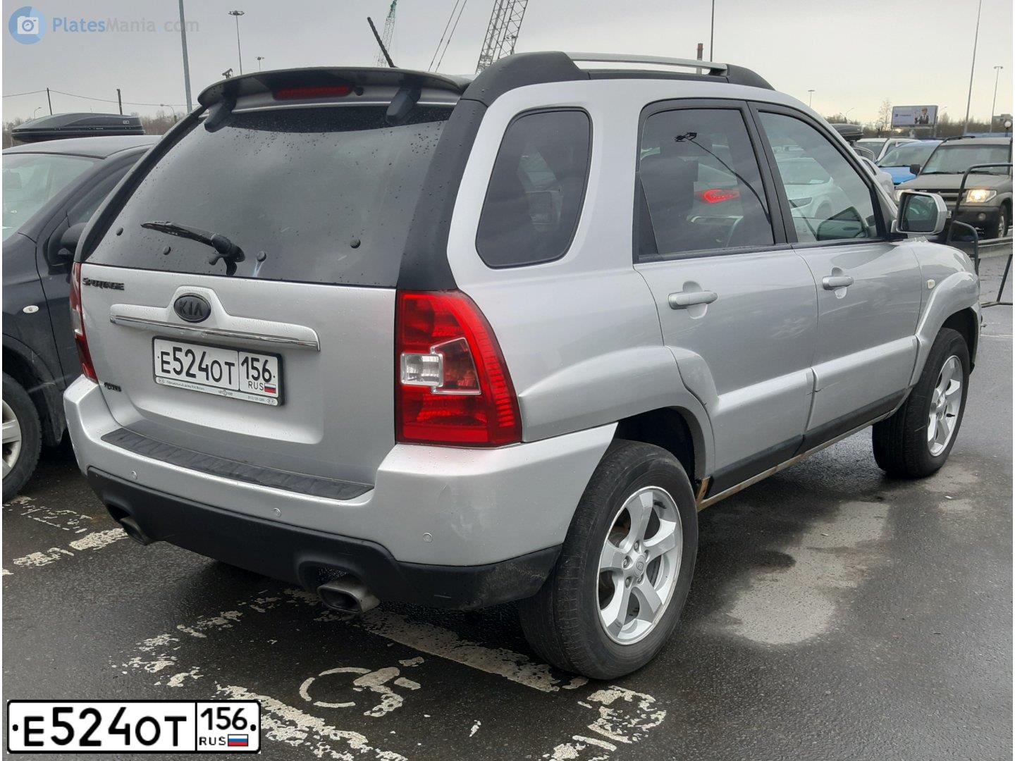 Фото автомобиля KIA SPORTAGE, 2010 — госномер Е524ОТ156. Цвет: ПЕРЛАМ.-СЕРЕБРИСТЫЙ