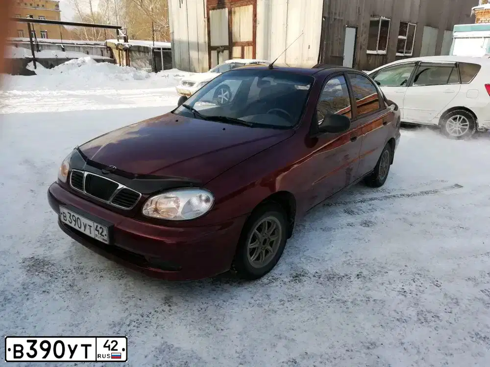 Фото автомобиля ZAZ CHANCE, 2011 — госномер В390УТ42. Цвет: Красный