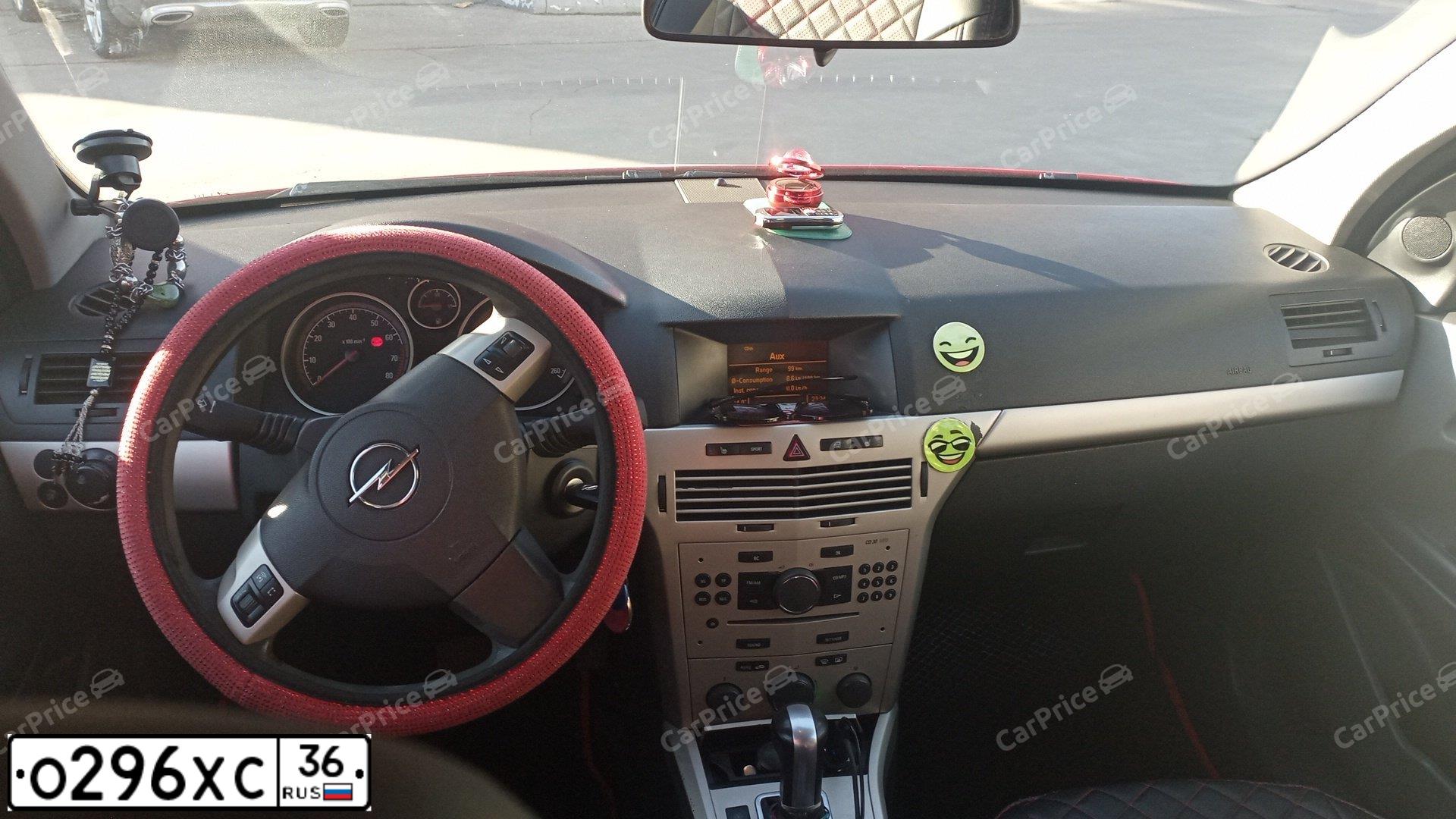 Фото автомобиля OPEL ASTRA, 2008 — госномер Х418МХ37. Цвет: Красный