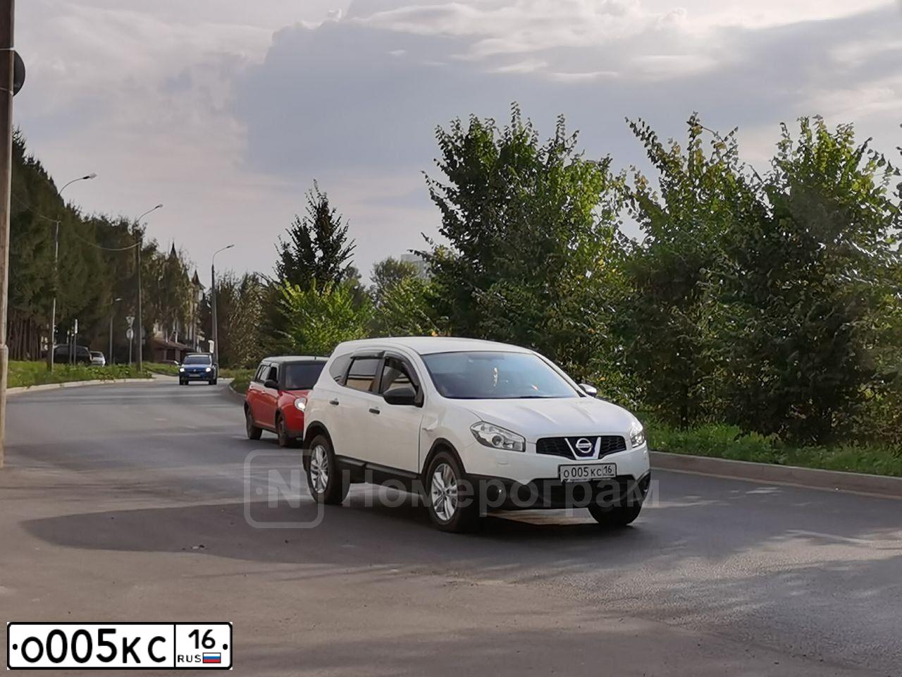 Фото автомобиля NISSAN QASHQAI, 2011 — госномер К968ЕМ181. Цвет: Белый