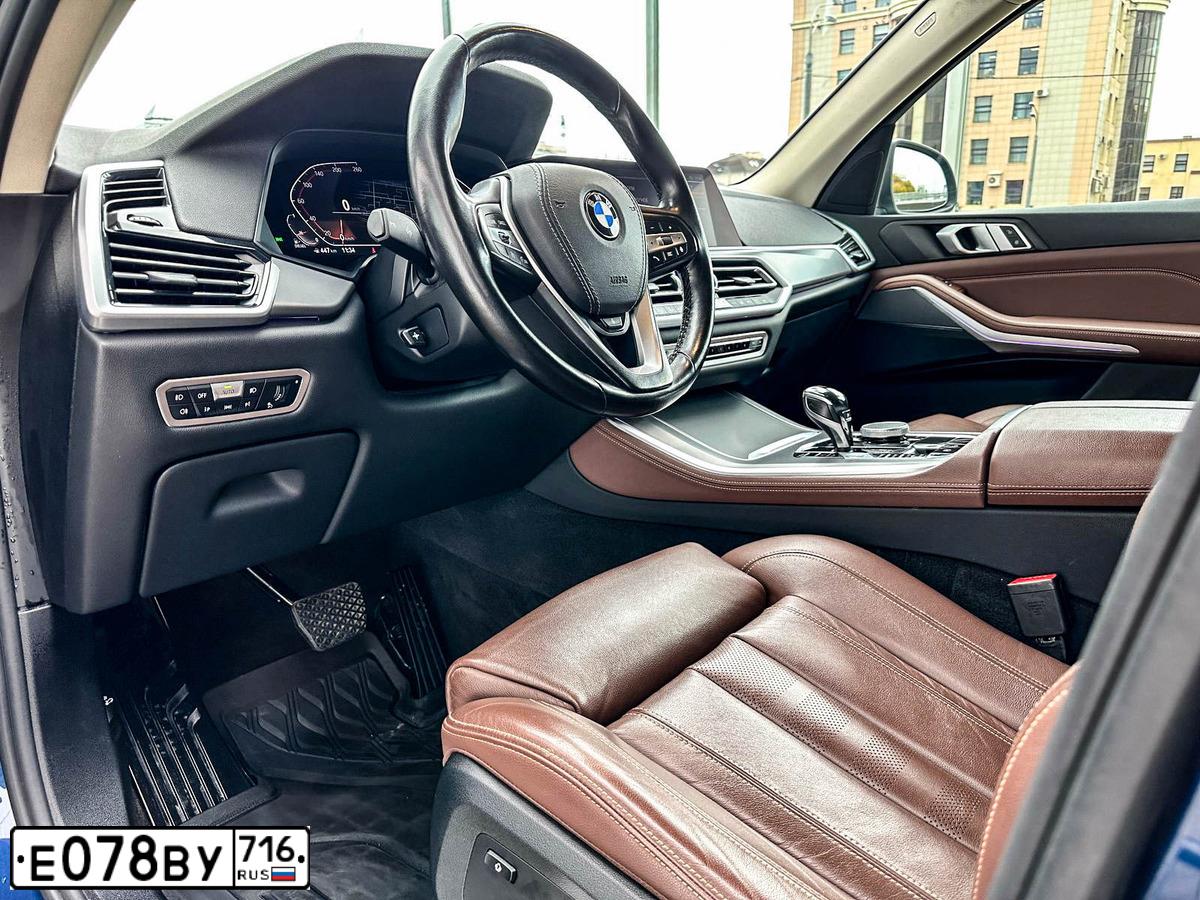 Фото автомобиля BMW X5, 2019 — госномер Р340ОХ716. Цвет: синий