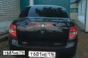 Фото автомобиля LADA 2190 GRANTA, 2013 — госномер Т681НЕ116. Цвет: Сине-Черный