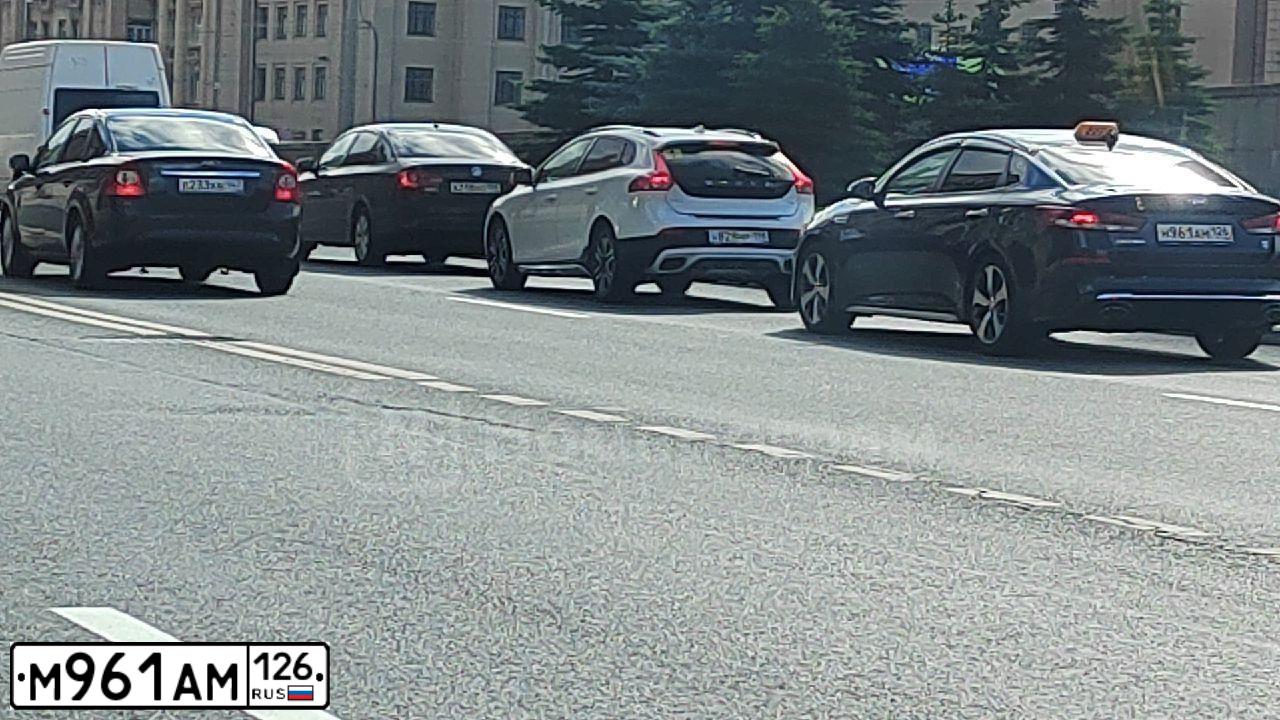 Фото автомобиля BMW 320I, 2015 — госномер С055АХ977. Цвет: Красный