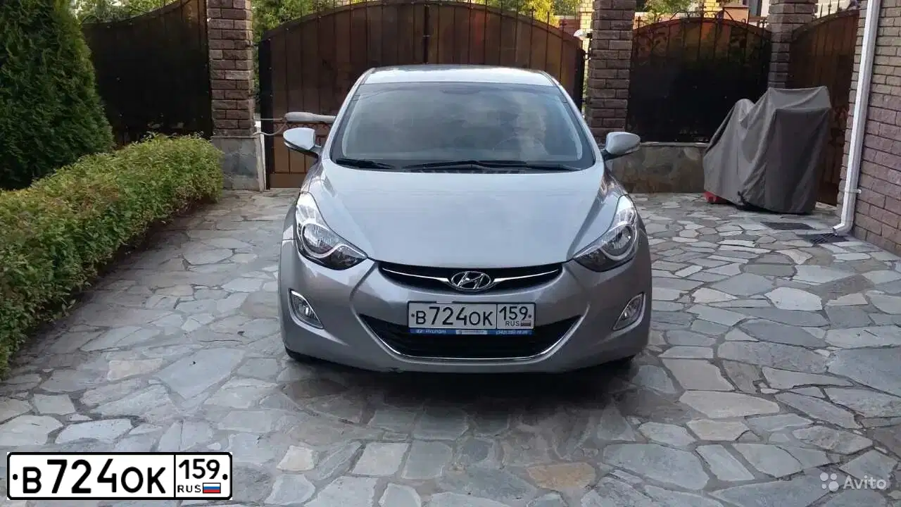 Фото автомобиля HYUNDAI ELANTRA, 2012 — госномер В724ОК159. Цвет: Серый
