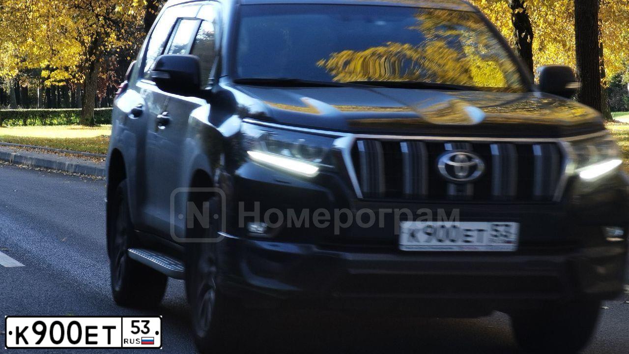 Фото автомобиля TOYOTA LANDCRUISER, 2019 — госномер К900ЕТ53. Цвет: ЧЕРНЫЙ