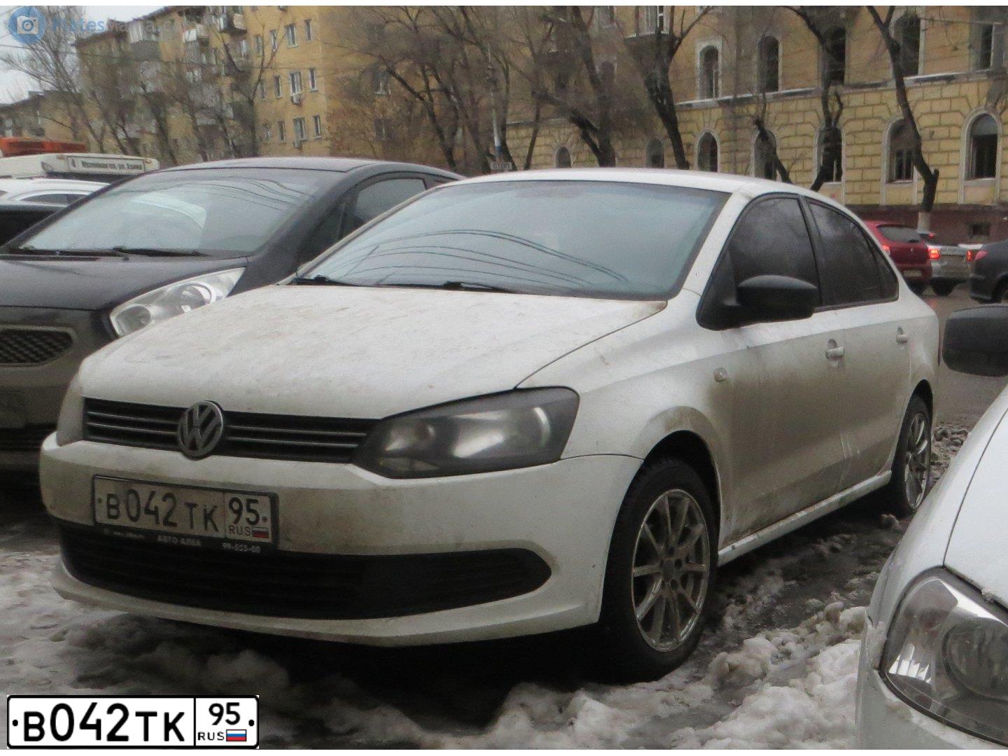Фото автомобиля VOLKSWAGEN POLO, 2015 — госномер В042ТК95. Цвет: Белый