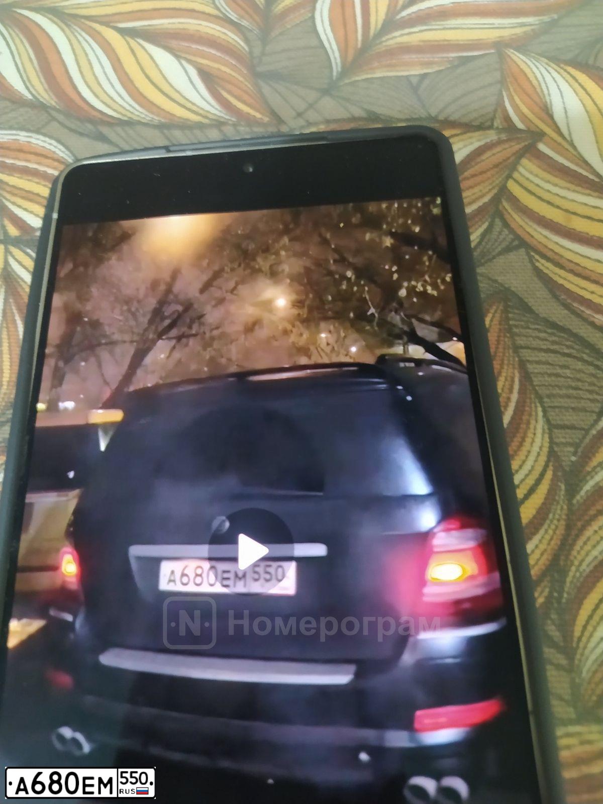 Фото автомобиля MERCEDES GL-KLASSE, 2007 — госномер А680ЕМ550. Цвет: ЧЕРНЫЙ