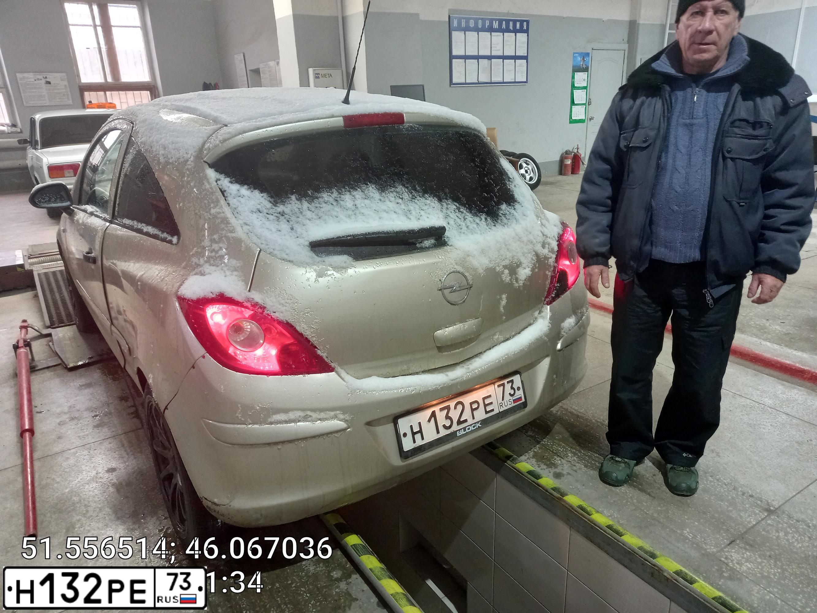 Фото автомобиля OPEL CORSA, 2006 — госномер М580АЕ164. Цвет: СЕРО-ЗОЛОТИСТЫЙ