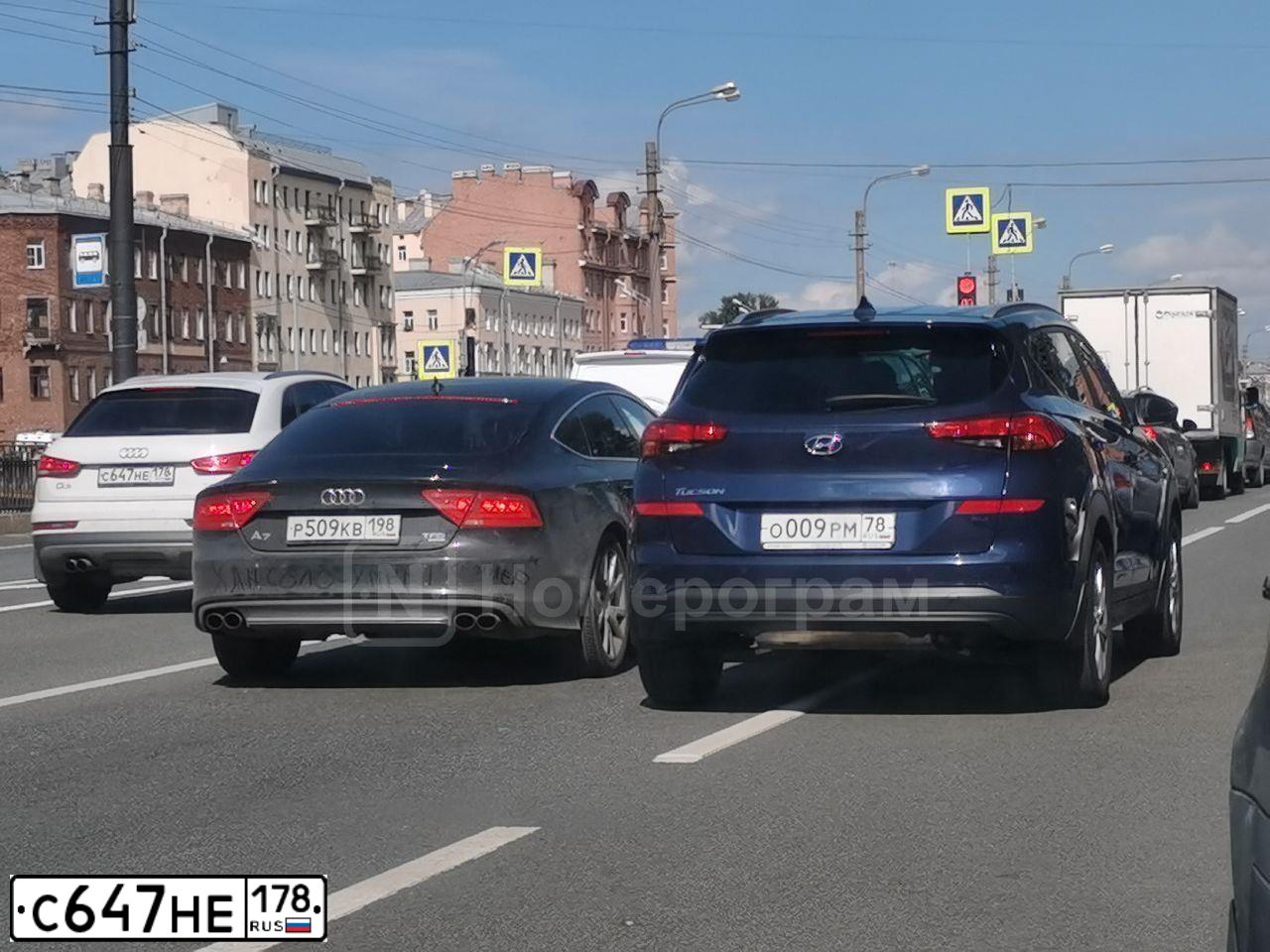 Фото автомобиля AUDI Q3, 2015 — госномер С647НЕ178. Цвет: Белый