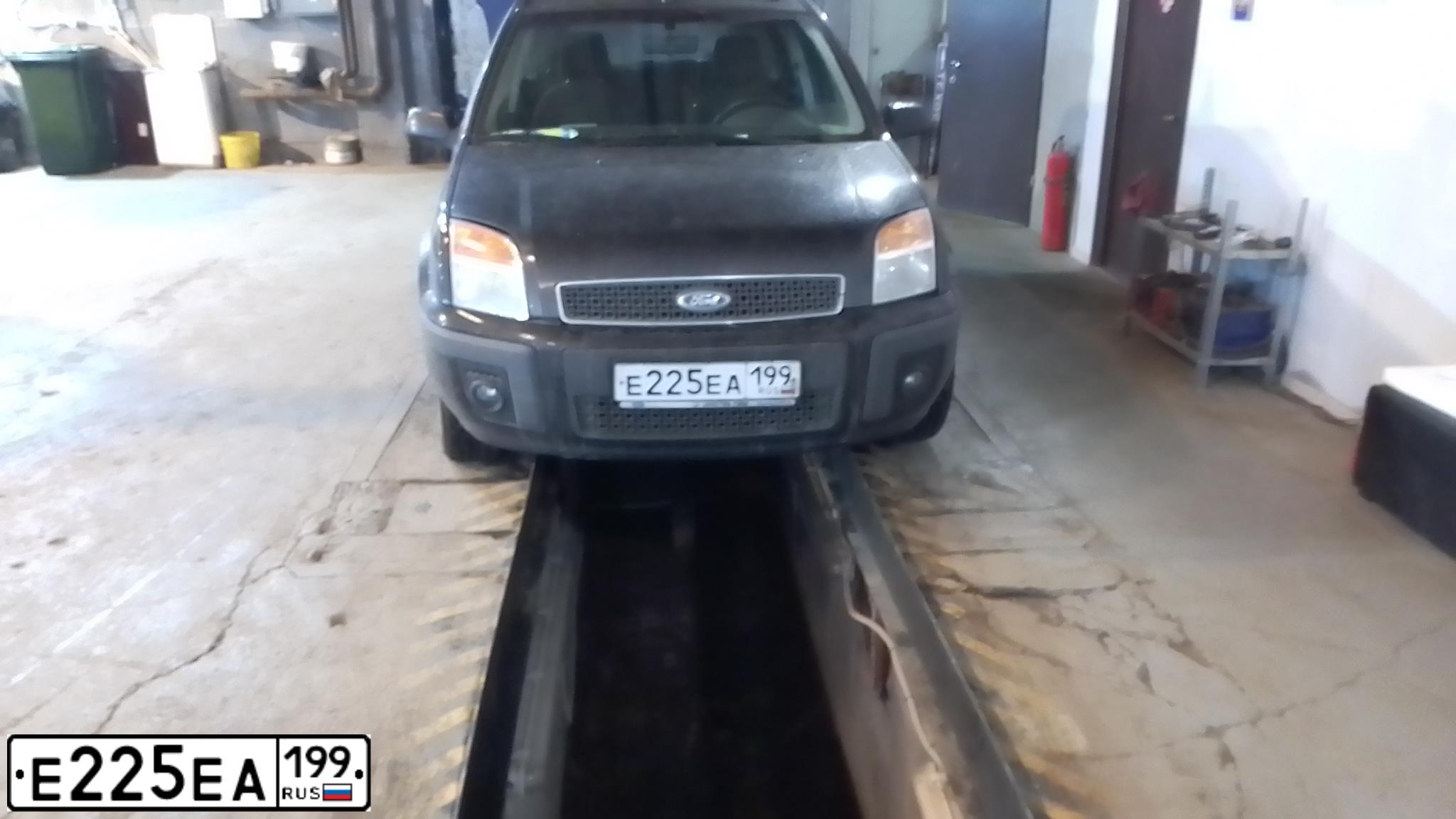 Фото автомобиля LADA 2109 SAMARA, 2000 — госномер Е225ЕА199. Цвет: БОРДОВЫЙ ТЕМНЫЙ