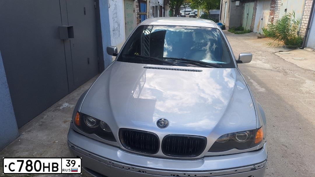 Фото автомобиля BMW SERIE 3, 2003 — госномер Р113СУ39. Цвет: Серебристый