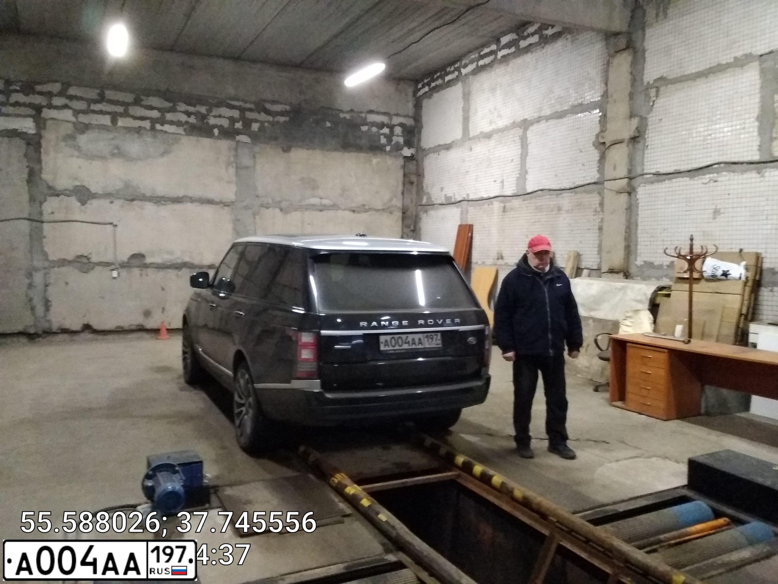 Фото автомобиля LAND-ROVER LAND ROVER RANGE ROVER, 2014 — госномер А004АА197. Цвет: ЧЕРНЫЙ