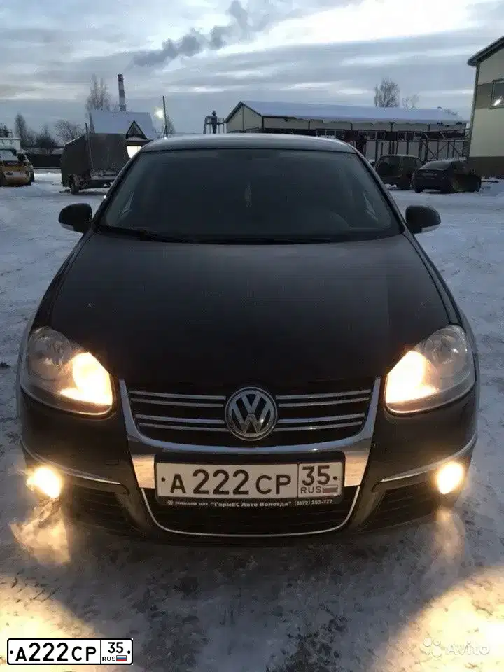 Фото автомобиля VOLKSWAGEN JETTA, 2008 — госномер А222СР35. Цвет: ЧЕРНЫЙ