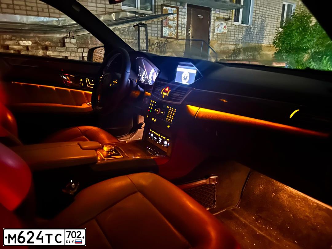 Фото автомобиля MERCEDES E-KLASSE, 2009 — госномер Р116РМ116. Цвет: БЕЖЕВЫЙ