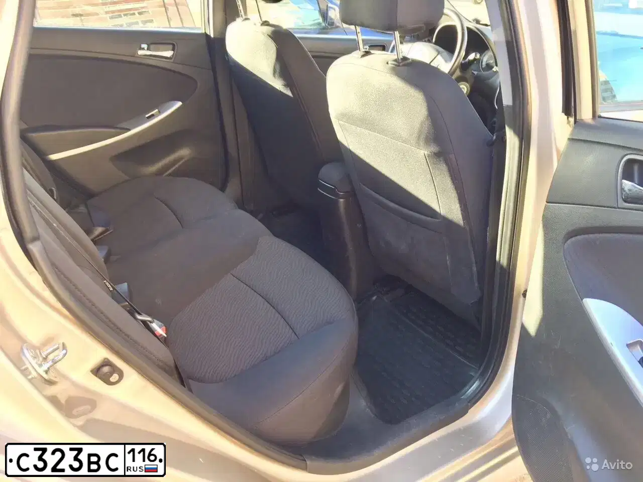 Фото автомобиля HYUNDAI SOLARIS, 2011 — госномер В121МЕ116. Цвет: БЕЖЕВО-СЕРЫЙ