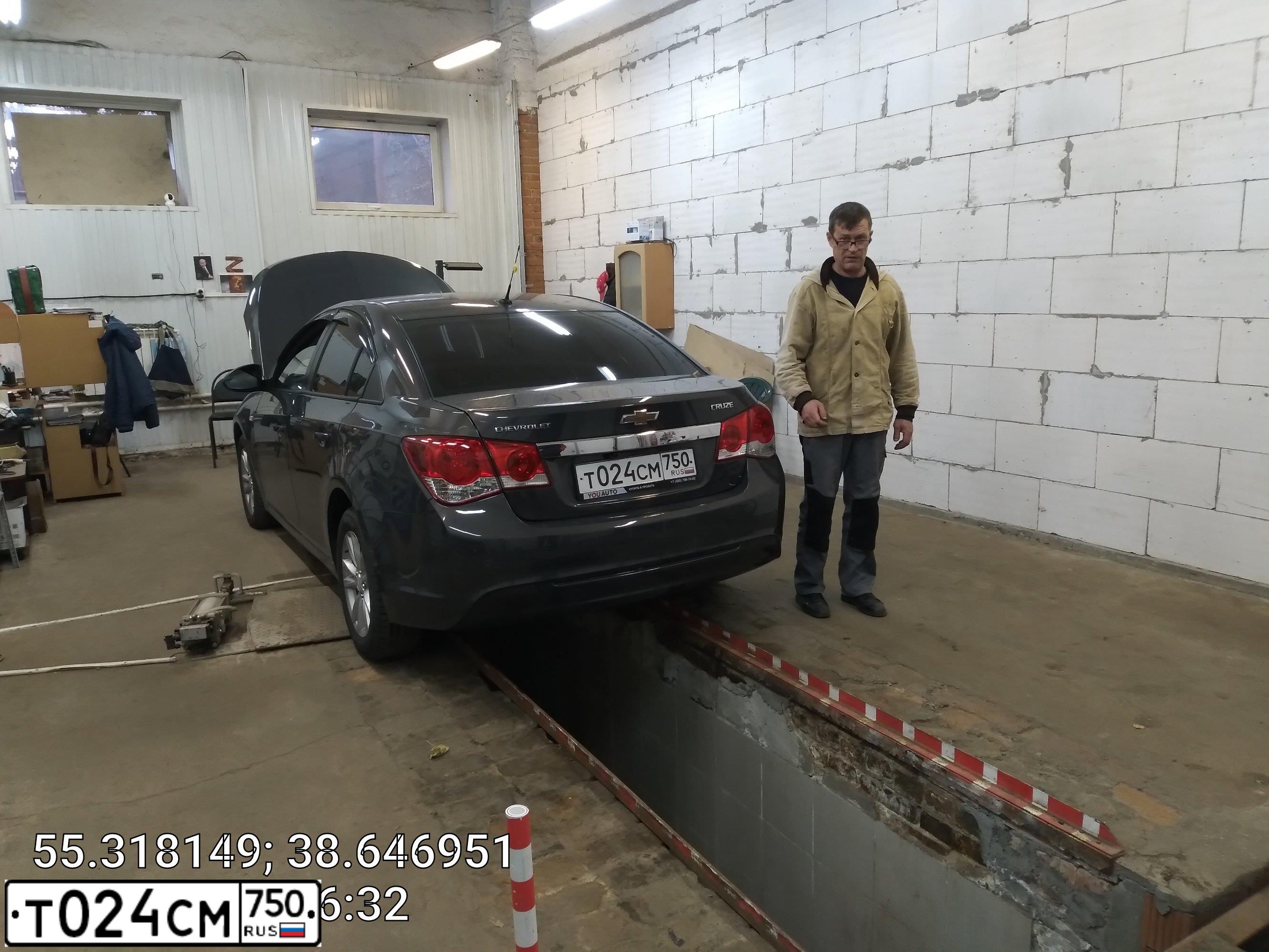 Фото автомобиля CHEVROLET CRUZE, 2013 — госномер М531ХС77. Цвет: СЕРЫЙ МЕТАЛЛИК