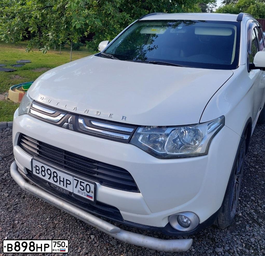Фото автомобиля HYUNDAI ELANTRA, 2011 — госномер В898НР750. Цвет: Белый