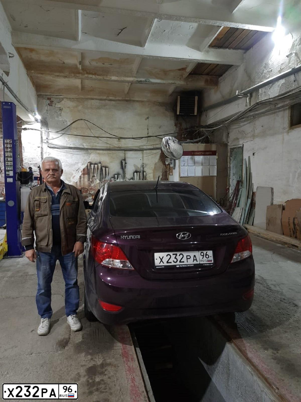 Фото автомобиля HYUNDAI SOLARIS, 2013 — госномер Х232РА96. Цвет: ФИОЛЕТОВЫЙ