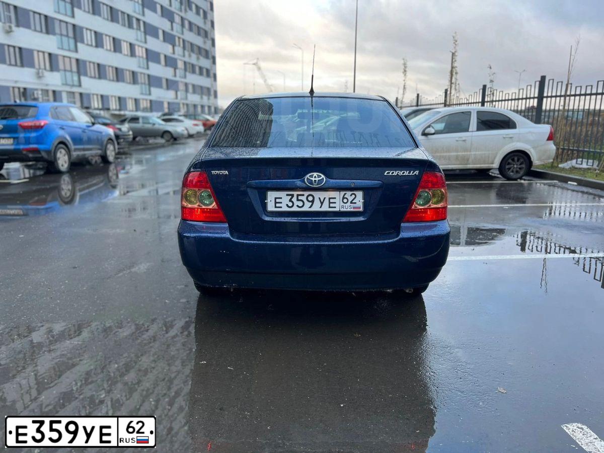 Фото автомобиля TOYOTA COROLLA, 2005 — госномер Е359УЕ62. Цвет: Темно-синий