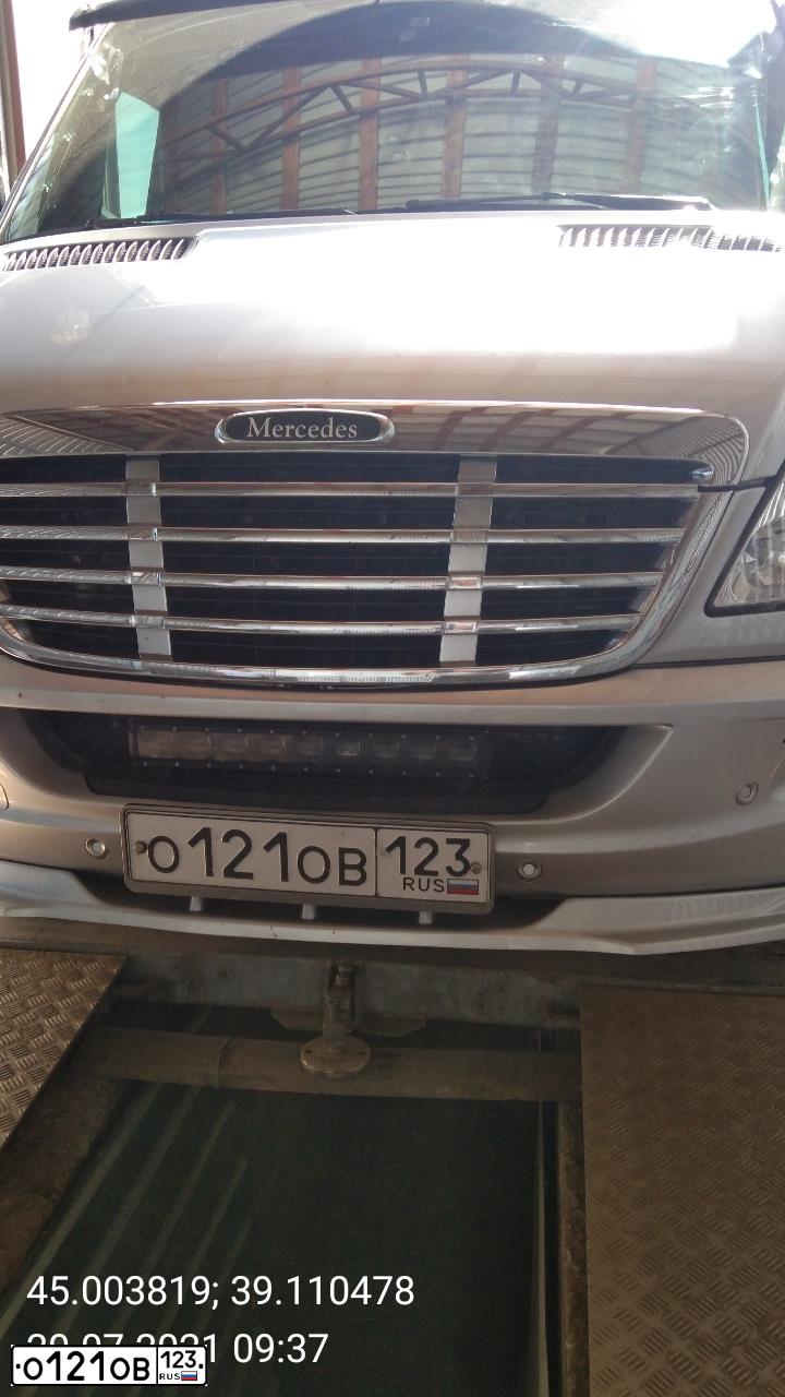 Фото автомобиля MERCEDES SPRINTER, 2010 — госномер О121ОВ123. Цвет: Серебристый