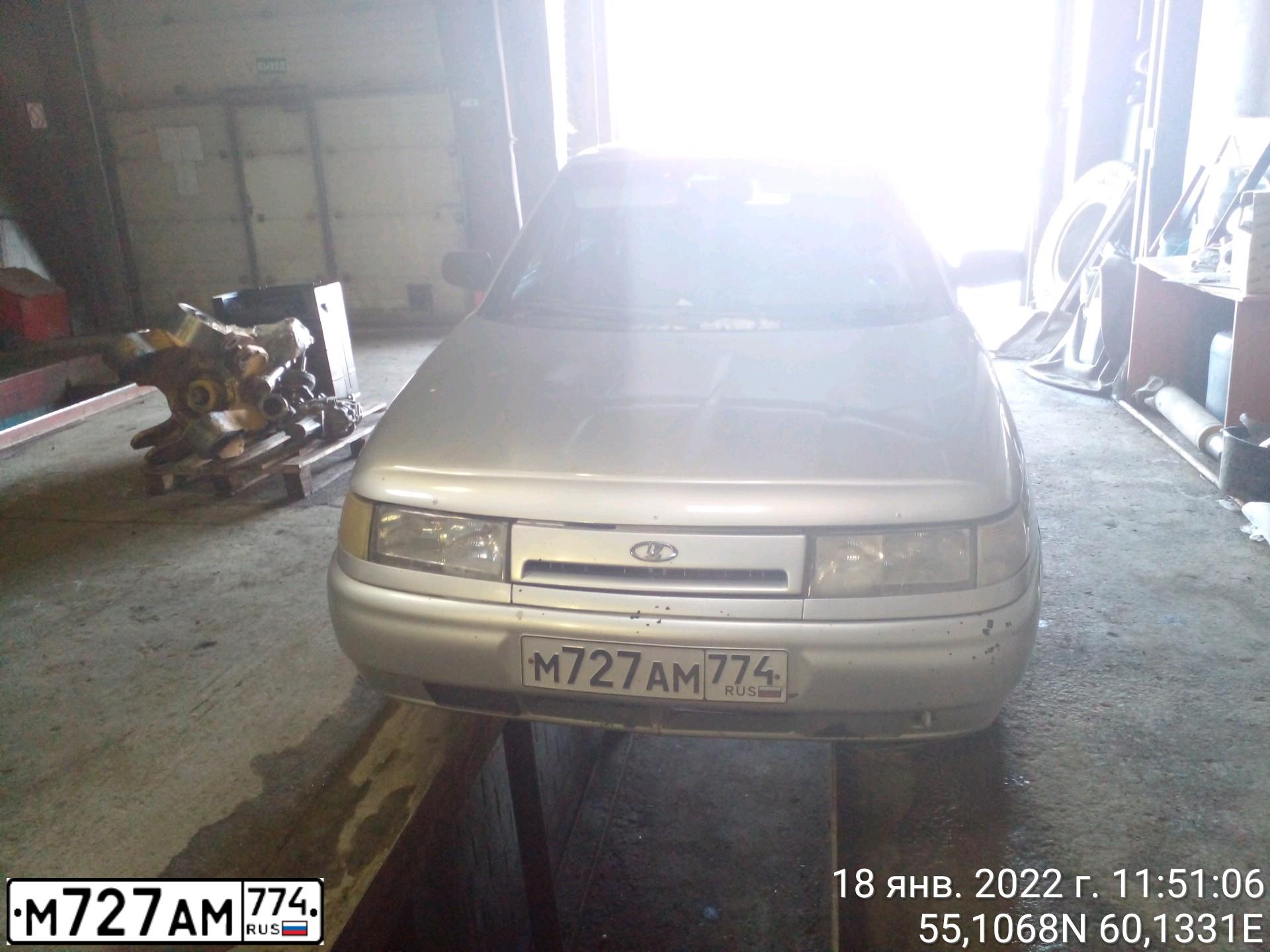 Фото автомобиля LADA 2112, 2006 — госномер М727АМ774. Цвет: Серебристый