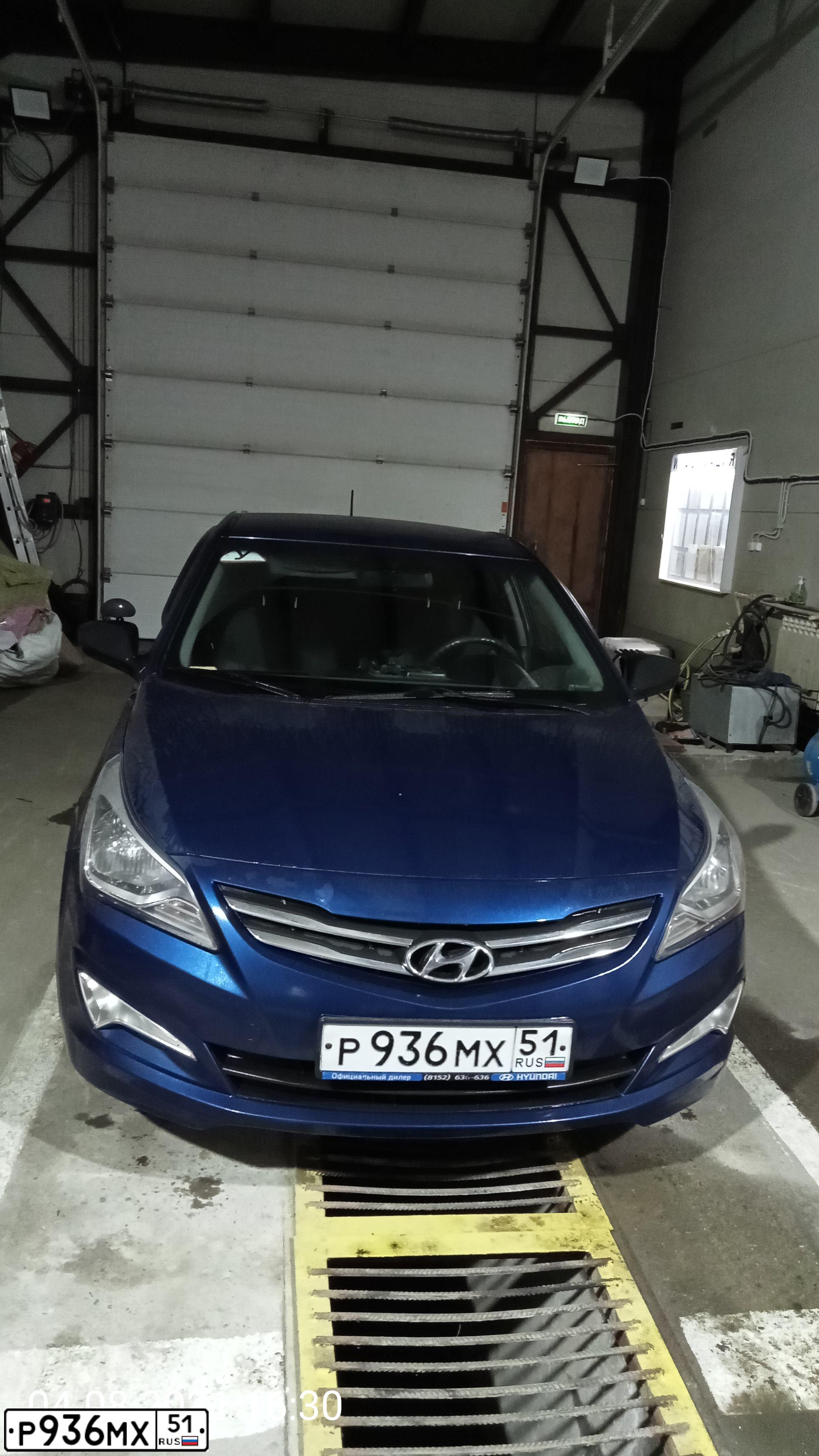 Фото автомобиля HYUNDAI SOLARIS, 2014 — госномер Р936МХ51. Цвет: СИНИЙ
