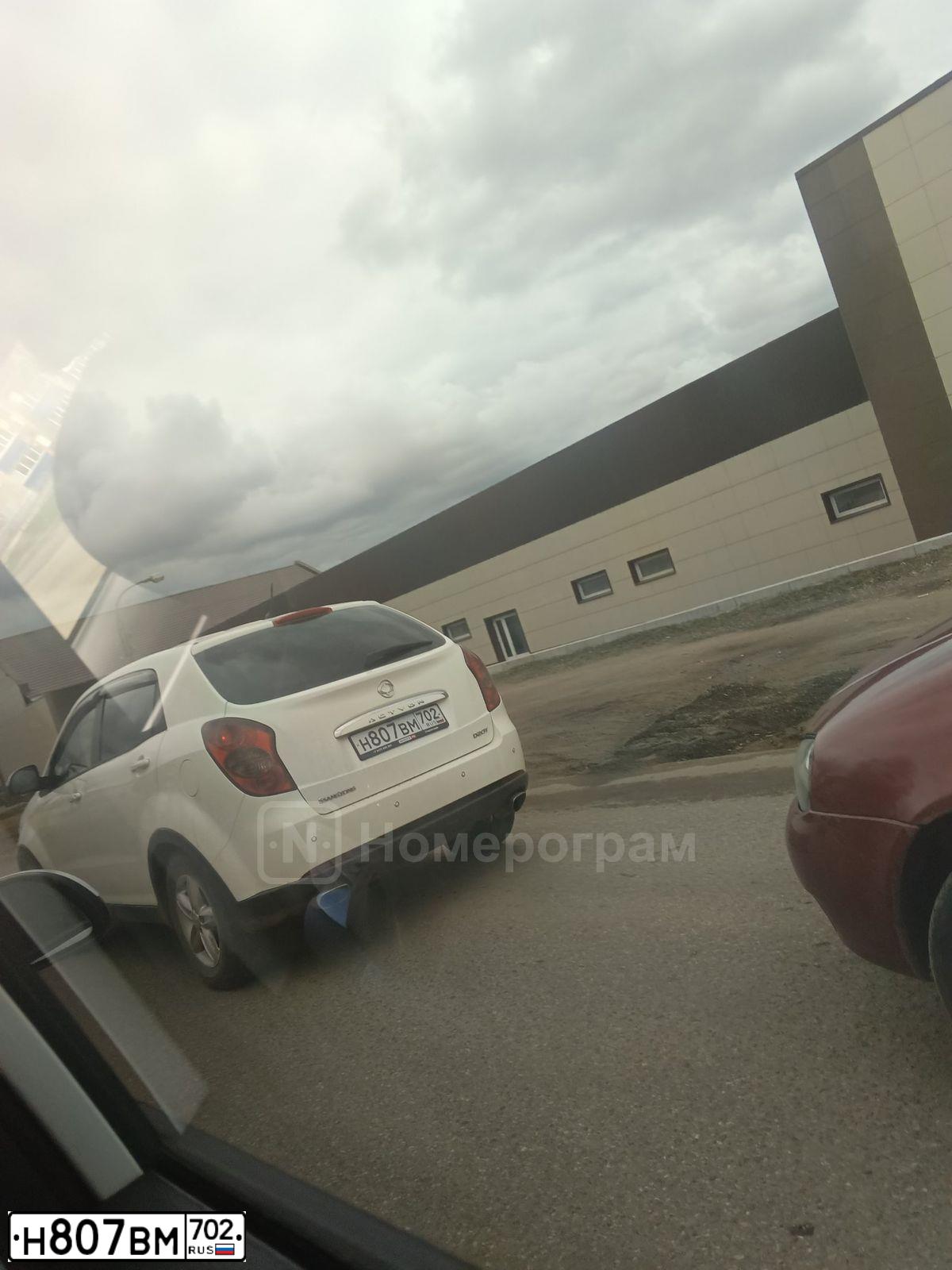 Фото автомобиля SSANGYONG ACTYON, 2011 — госномер Н807ВМ702. Цвет: Белый