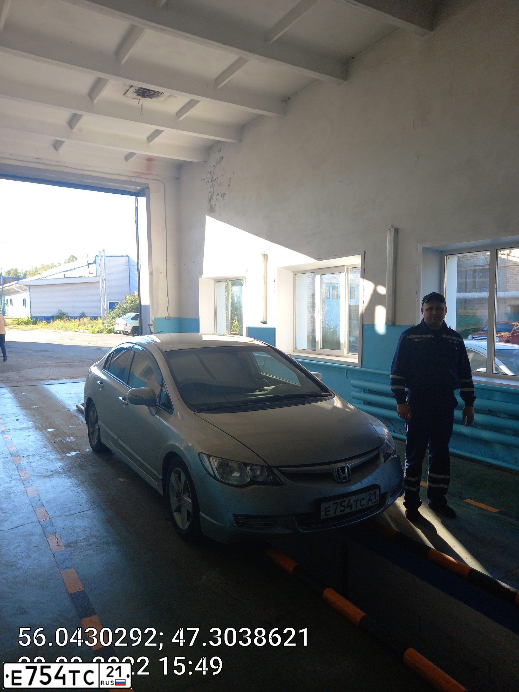Фото автомобиля HONDA CIVIC, 2008 — госномер Е555АР21. Цвет: СЕРЕБРИСТЫЙ