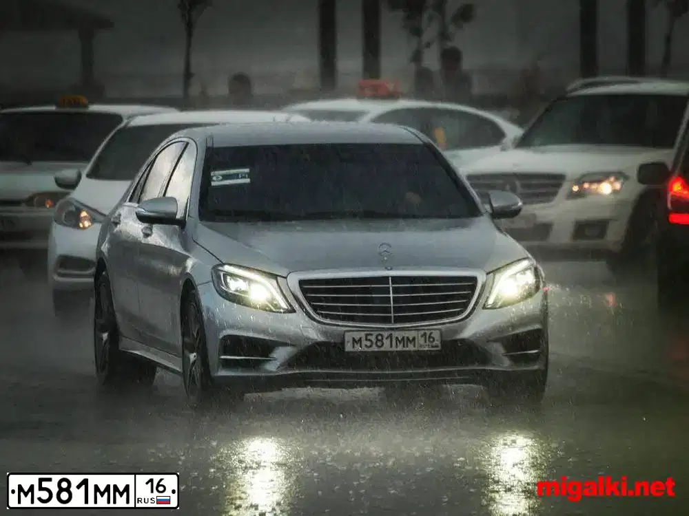 Фото автомобиля MERCEDES S-KLASSE, 2013 — госномер М581ММ16. Цвет: серебристый