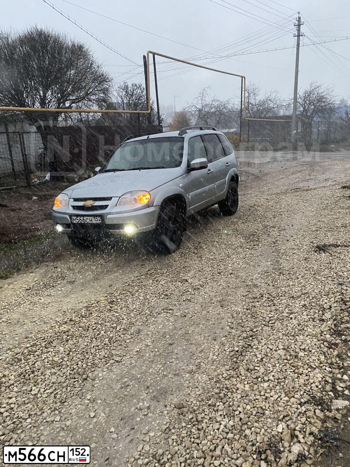 Фото автомобиля CHEVROLET NIVA, 2014 — госномер М566СН152. Цвет: СВЕТЛО-СЕРЕБРИСТЫЙ