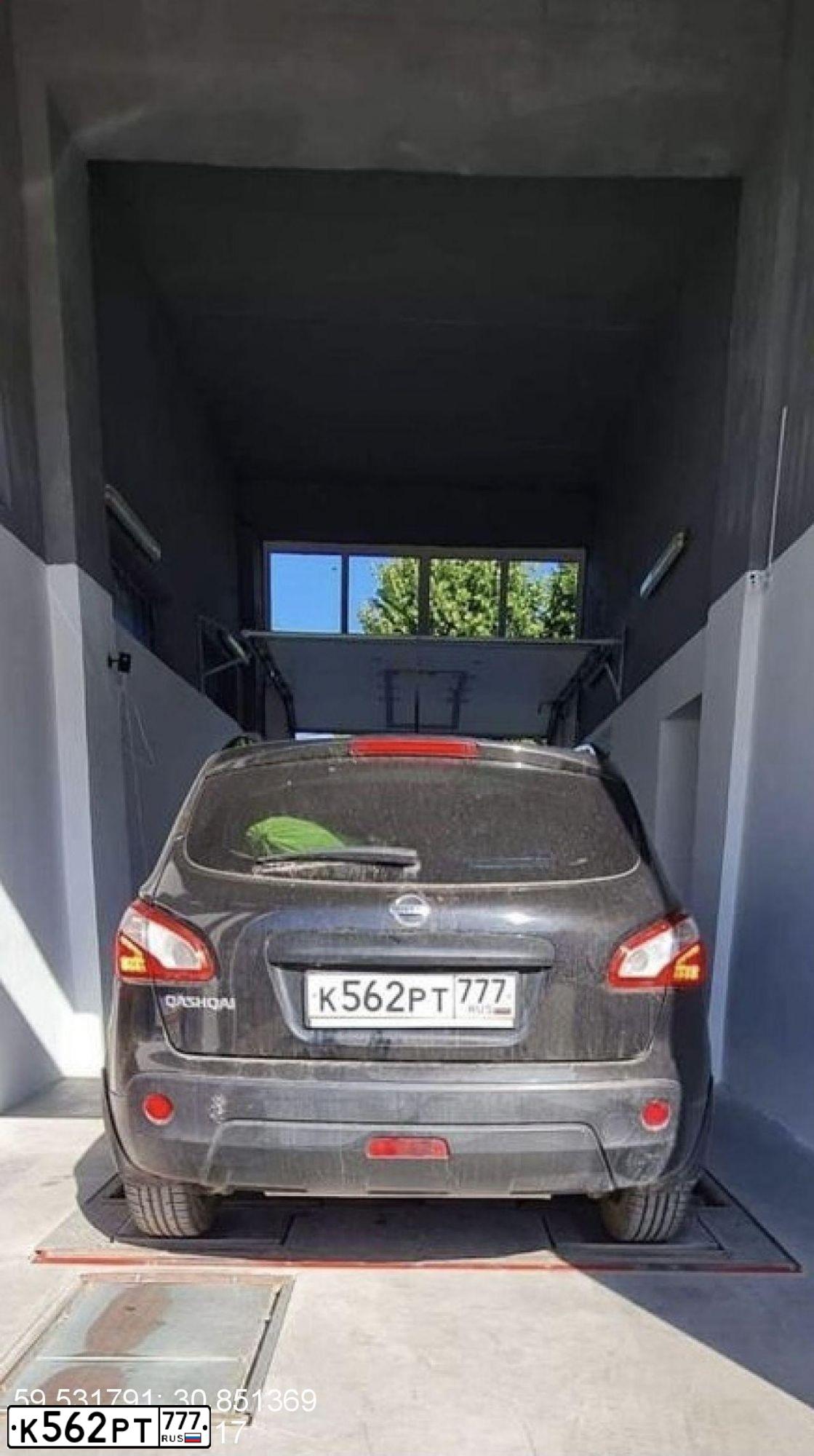 Фото автомобиля NISSAN QASHQAI, 2013 — госномер К562РТ777. Цвет: ЧЕРНЫЙ