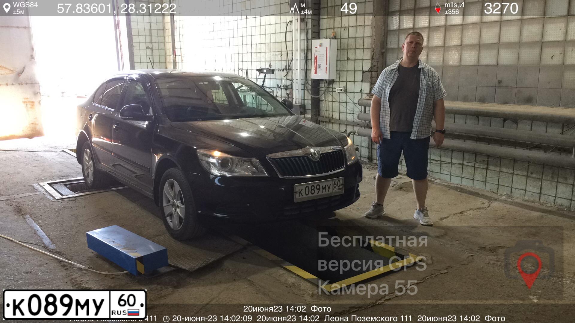 Фото автомобиля SKODA OCTAVIA, 2011 — госномер К089НУ60. Цвет: ЧЕРНЫЙ