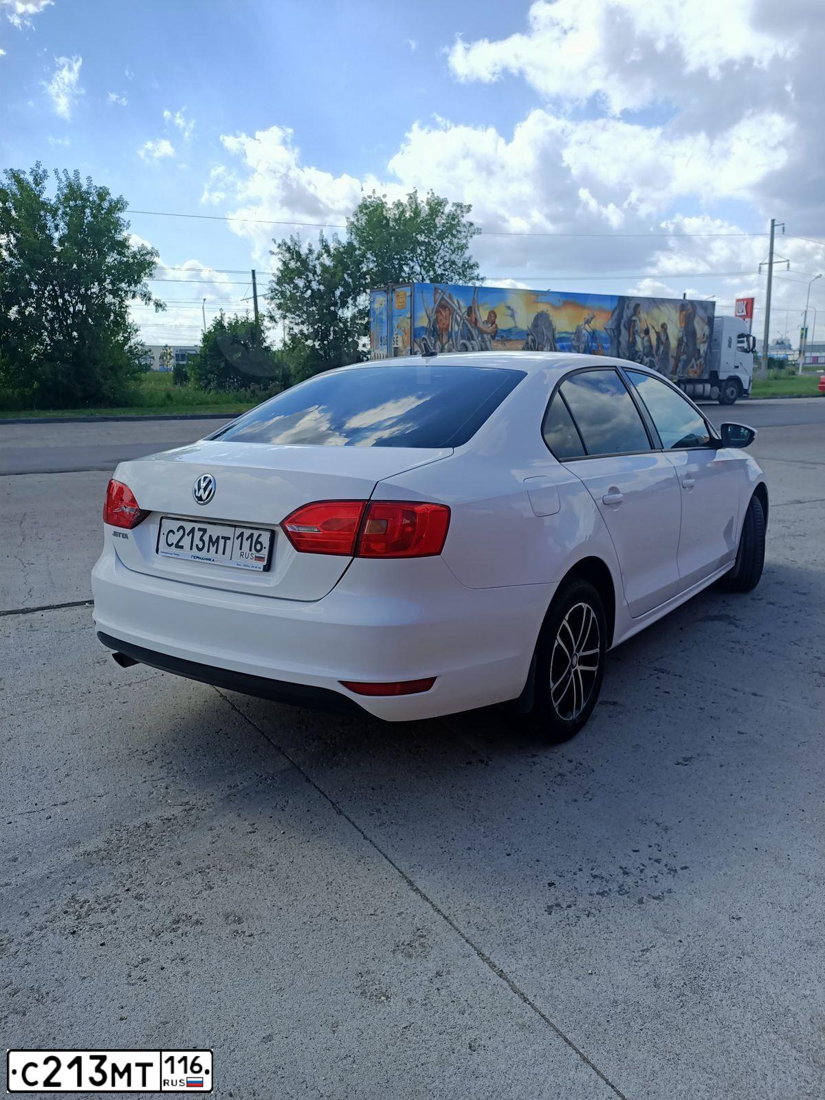 Фото автомобиля VOLKSWAGEN JETTA, 2012 — госномер М184ЕТ716. Цвет: Белый