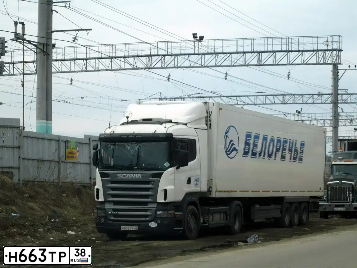 Фото автомобиля SCANIA SERIE R /4X2/, 2008 — госномер Н663ТР38. Цвет: Белый