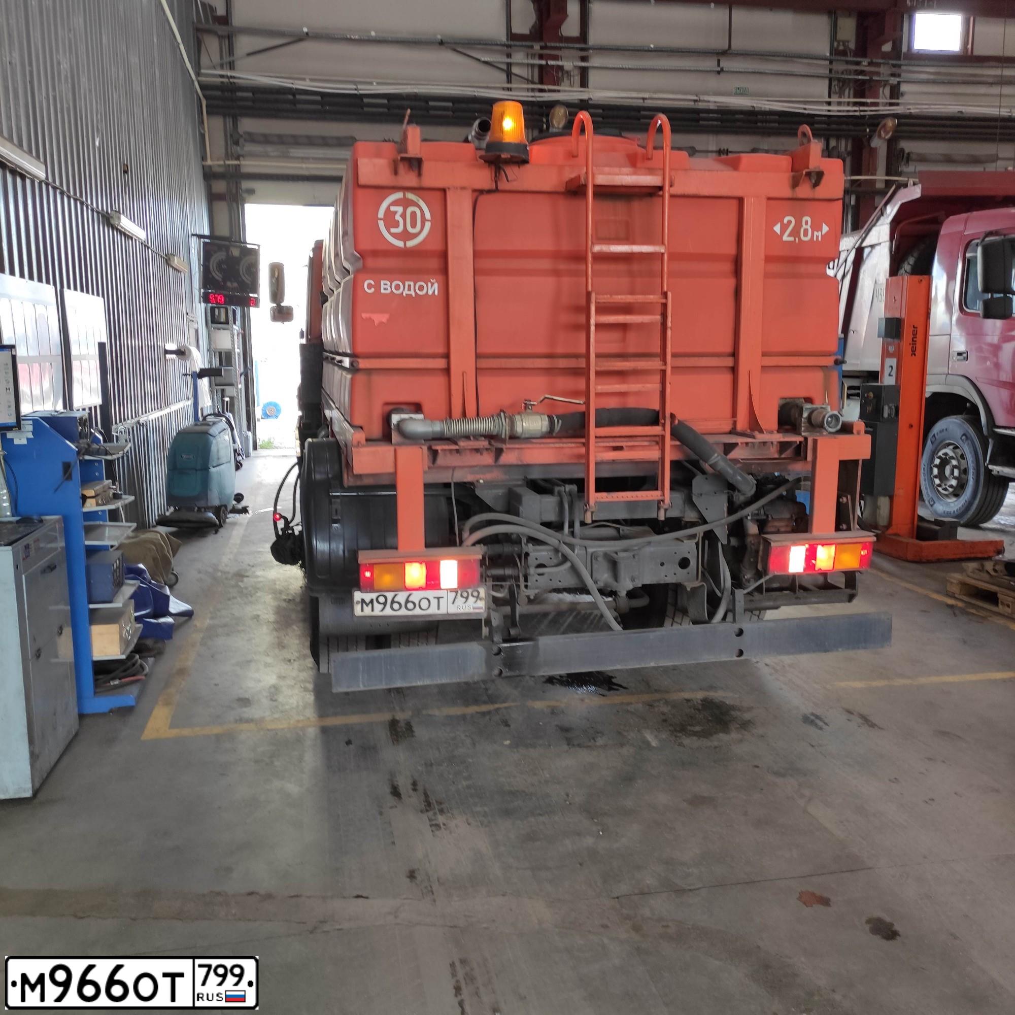 Фото автомобиля KAMAZ Z 53605 4X2, 2014 — госномер М966ОТ799. Цвет: ОРАНЖЕВЫЙ