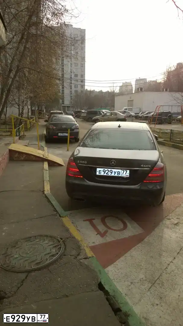 Фото автомобиля MERCEDES S-KLASSE, 2010 — госномер Е929УВ77. Цвет: ЧЕРНЫЙ
