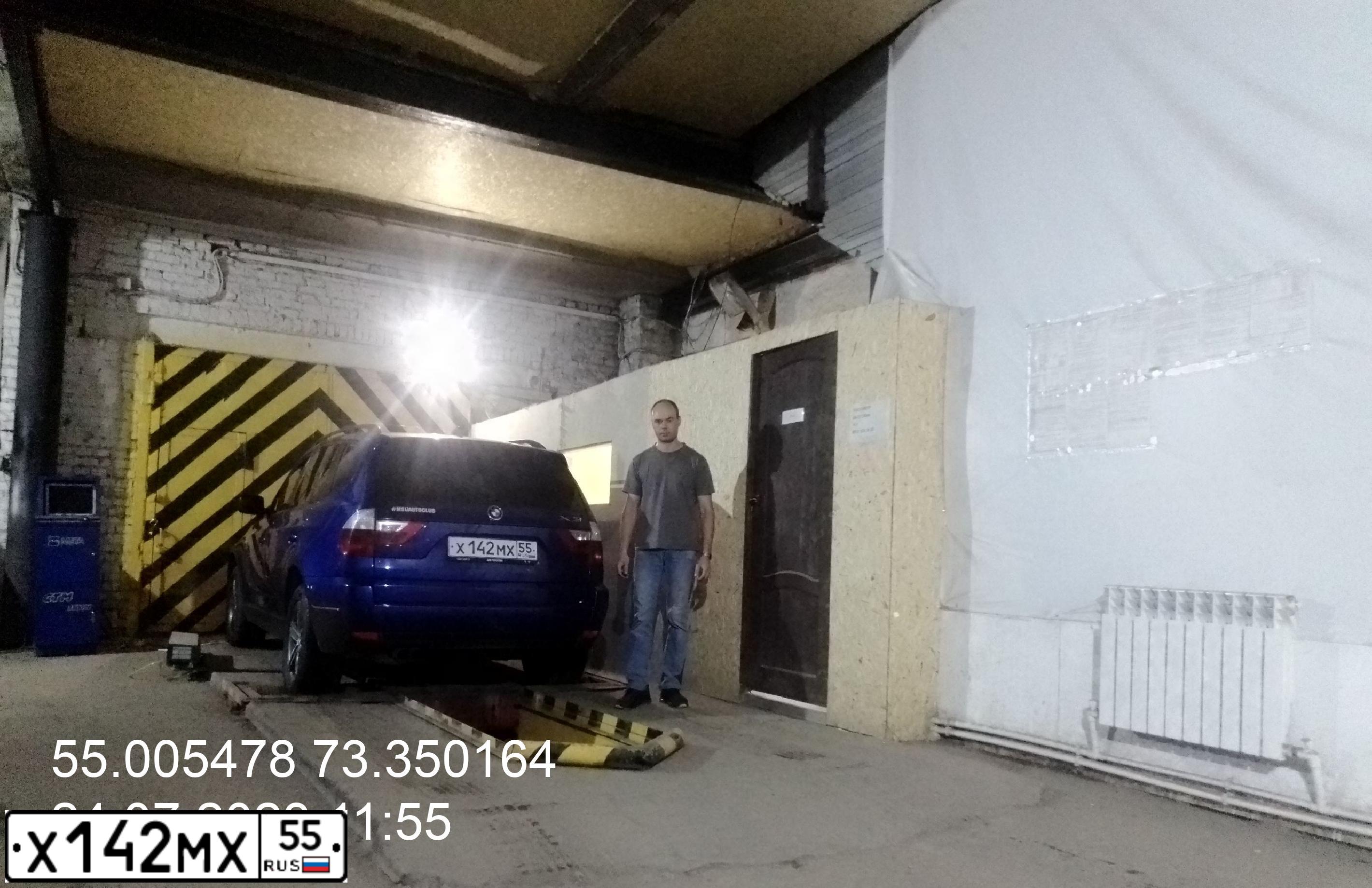 Фото автомобиля BMW X3, 2009 — госномер А141НА777. Цвет: синий