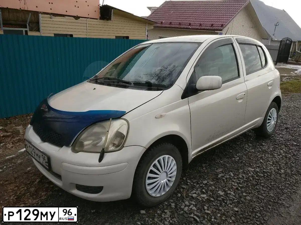Фото автомобиля TOYOTA VITZ, 2003 — госномер Р129МУ96