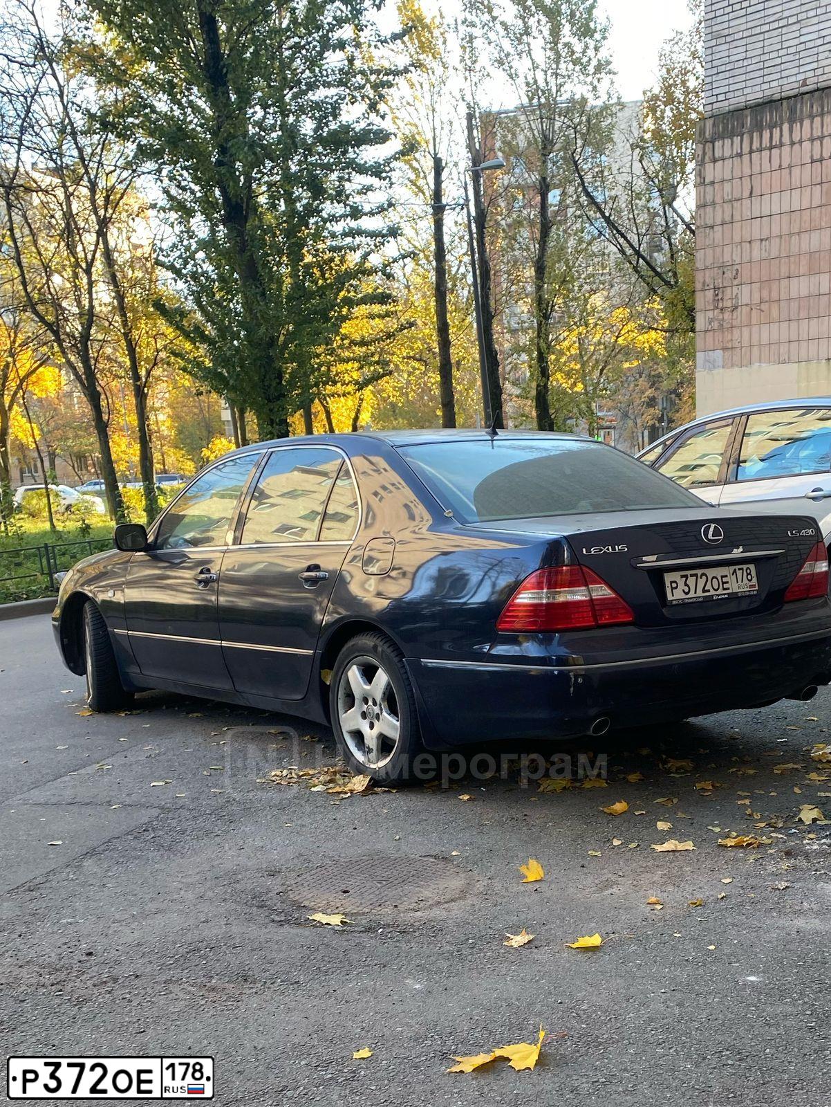 Фото автомобиля LEXUS LS, 2004 — госномер Р372ОЕ178. Цвет: ТЕМНО-СИНИЙ