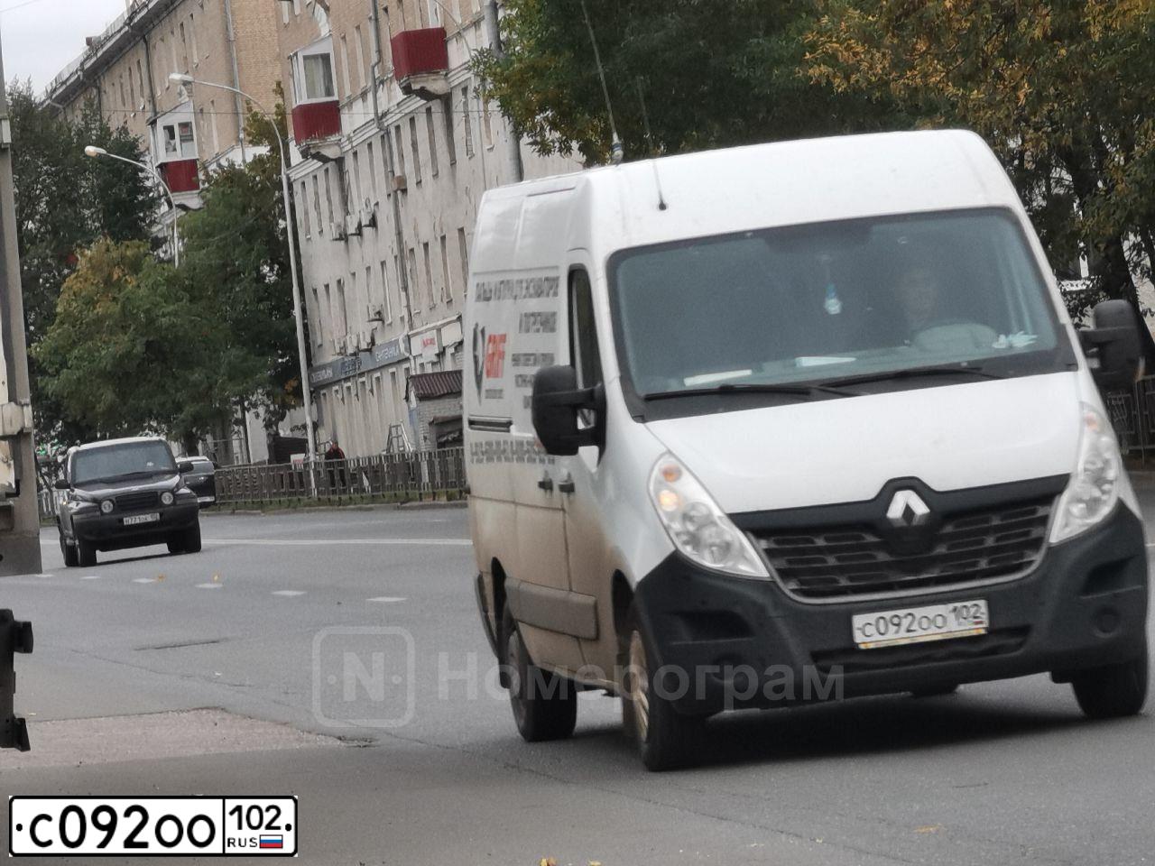 Фото автомобиля RENAULT MASTER, 2015 — госномер Р232ОТ32. Цвет: Белый