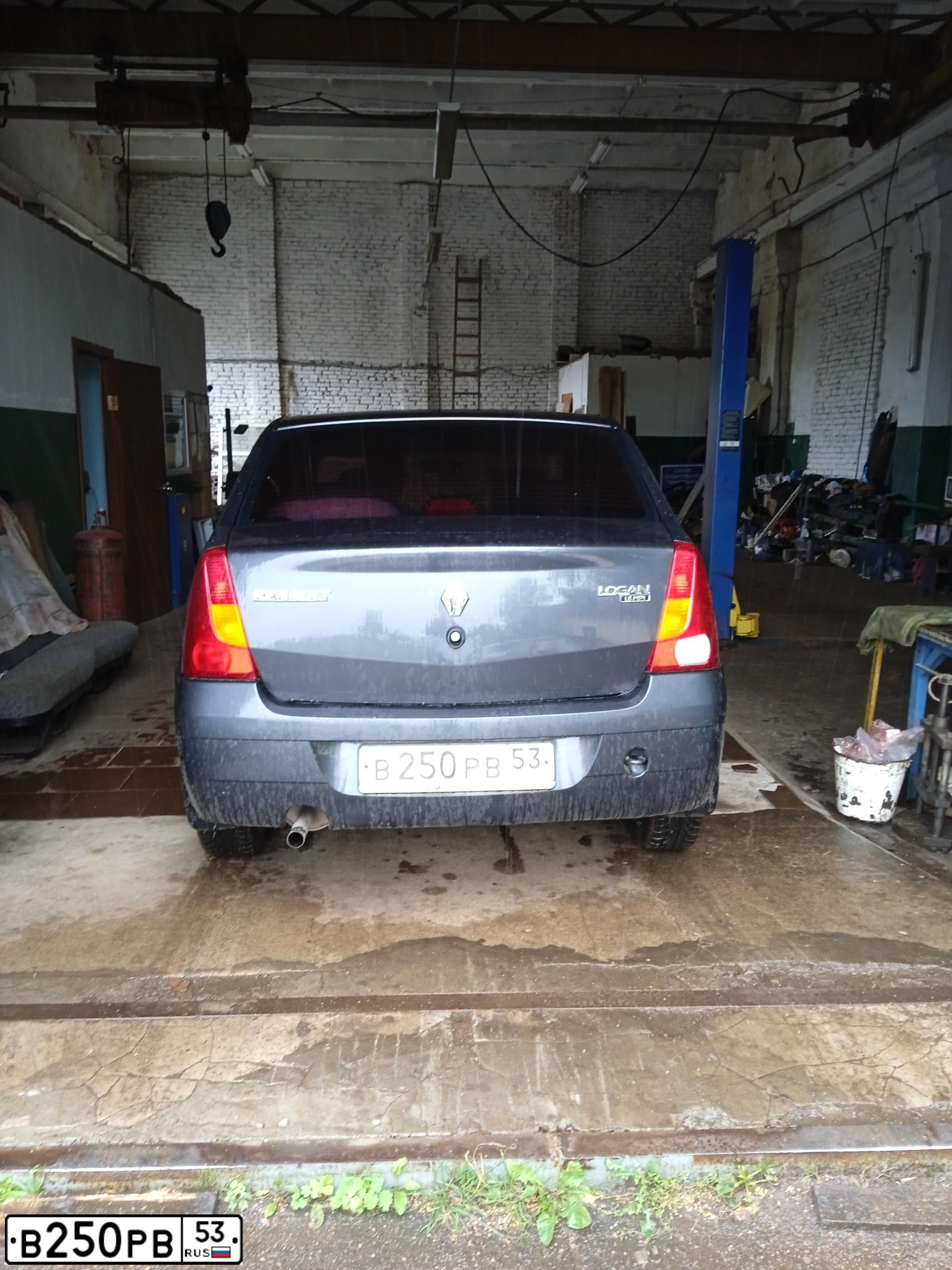 Фото автомобиля RENAULT LOGAN, 2008 — госномер К230РЕ53. Цвет: ТЕМНО-СЕРЫЙ