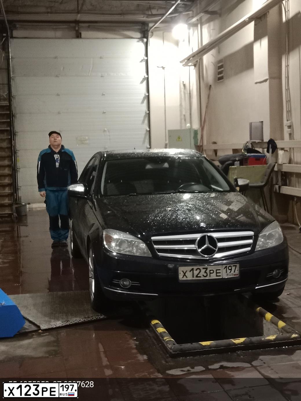 Фото автомобиля MERCEDES-BENZ C180, 2007 — госномер Р273ЕР40. Цвет: ЧЕРНЫЙ