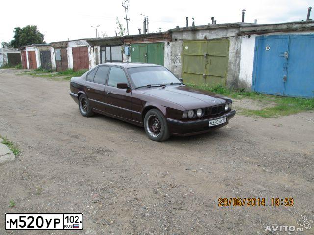 Фото автомобиля BMW SERIE 5, 1991 — госномер М520УР102. Цвет: КРАСНЫЙ МЕТАЛЛИК