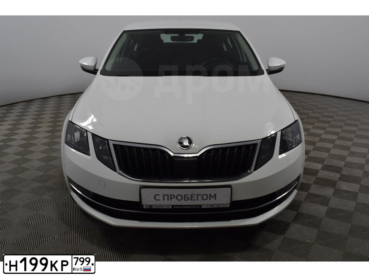 Фото автомобиля SKODA OCTAVIA, 2018 — госномер С054МК198. Цвет: Белый